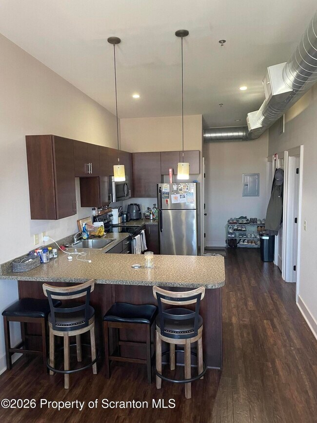 Foto del edificio - 322-322 Penn Ave