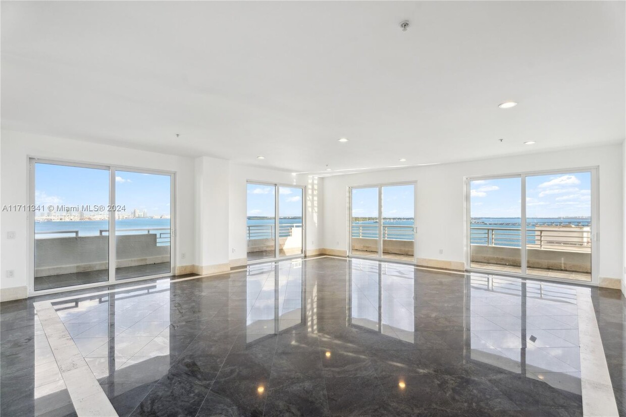 Foto principal - 1402 Brickell Bay Dr