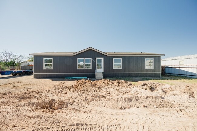 Building Photo - 2423 N Redondo Ave