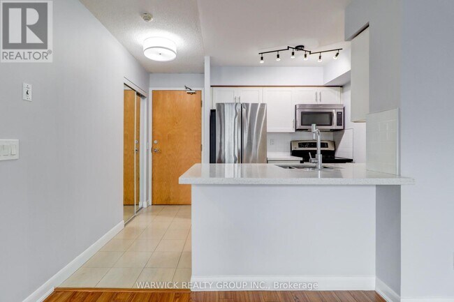 Photo du bâtiment - 4978 Yonge St