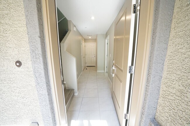 Foto del edificio - Showings Available Now