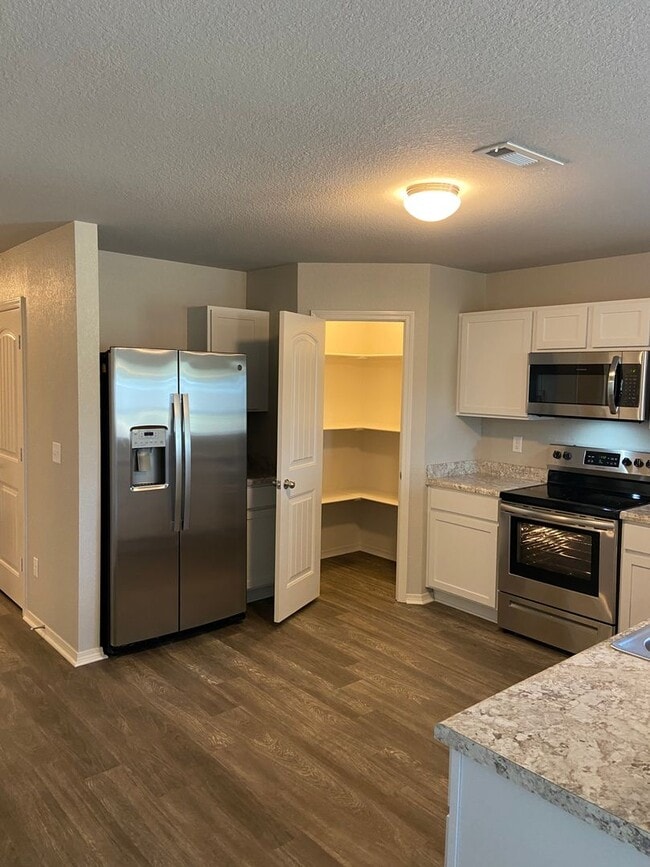 Building Photo - *$99 Rent + Amazon CASH!*  Four Bedroom | Two Bathroom Home in White Oak Crossing