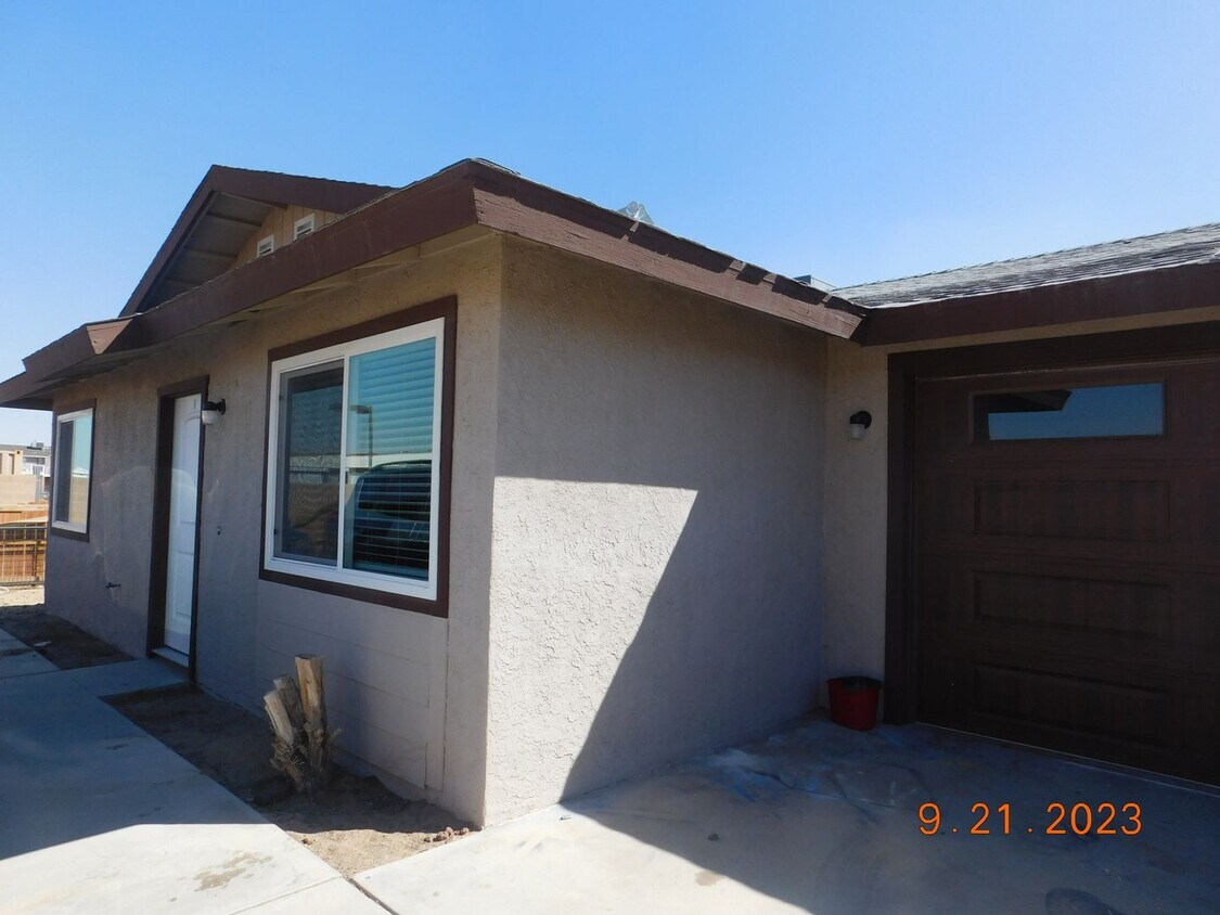 Primary Photo - Place 114 S Gateway Blvd