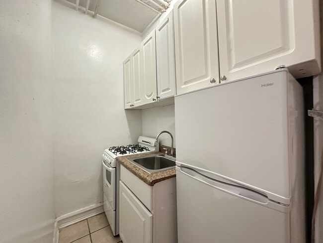 Foto del edificio - 2832 N Burling St