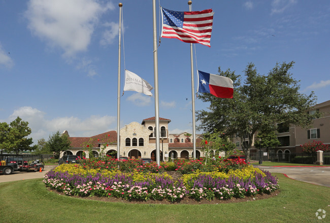 Building Photo - Heritage Estates