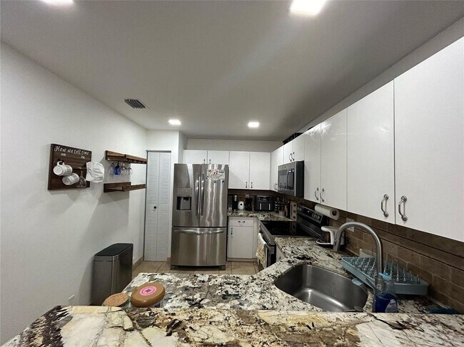 Foto del edificio - 11296 SW 17th Ct