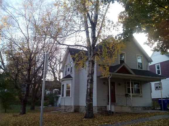 Building Photo - 839 E John St