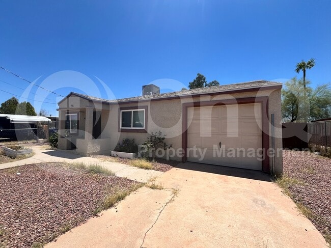 Building Photo - 906 E Halcyon Rd