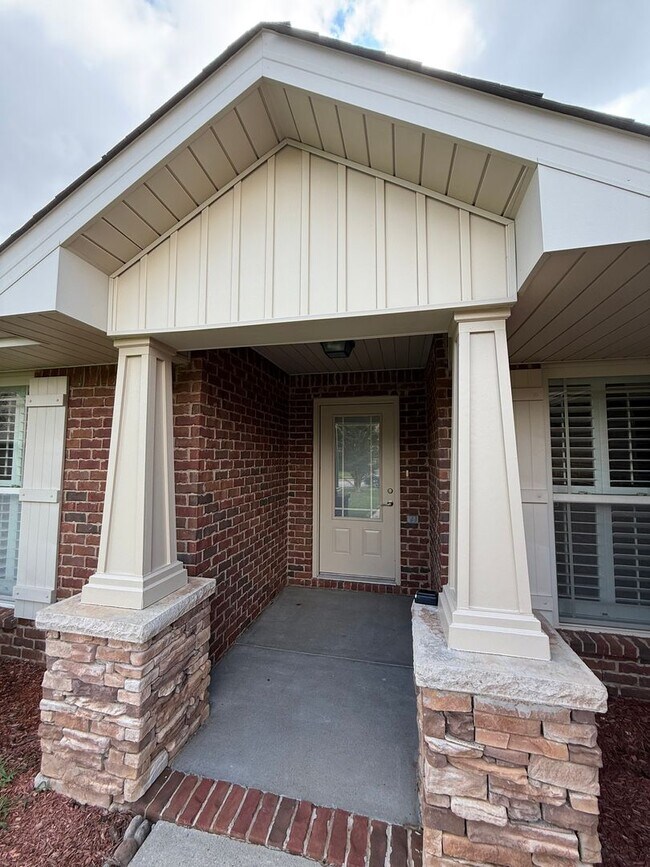 Building Photo - Stunning 3-Bedroom, 2-Bathroom Home in Mad...