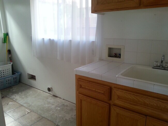 Foto del edificio - 3 bedroom 2.5 bath house near the beach