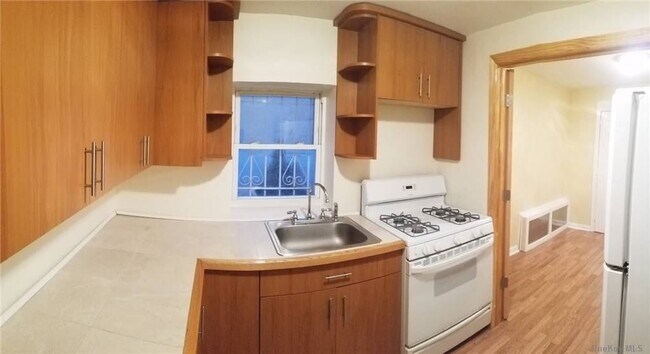 Foto del edificio - 108-15 63rd Ave