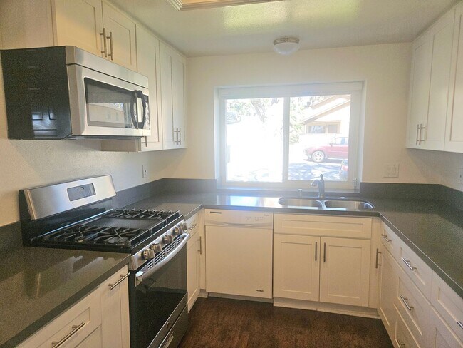 Foto del edificio - Beautiful 2-Bedroom Home Now Available