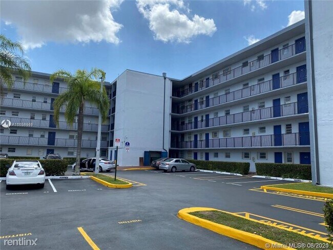 Building Photo - 15470 SW 82nd Ln