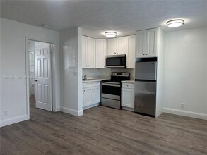 Building Photo - 4246 Sea Grape Dr