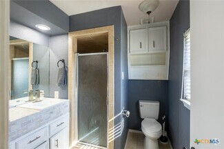 Building Photo - 1306 Ruiz Dr