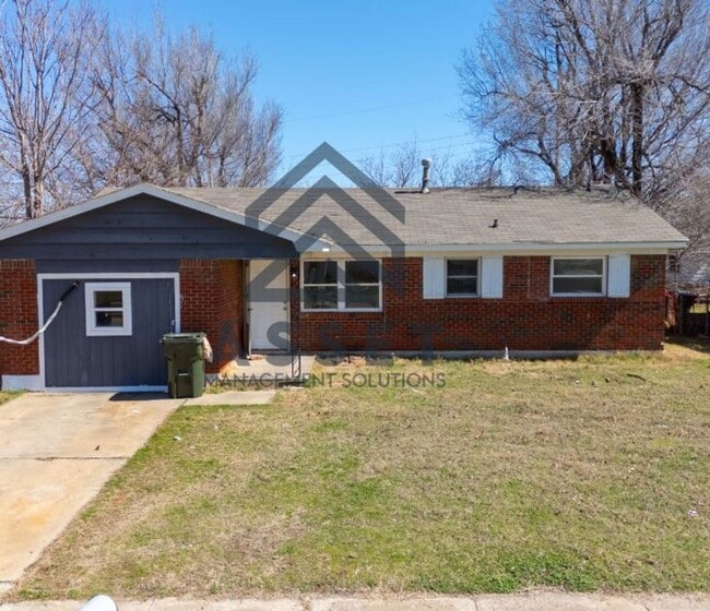 Building Photo - Lovely 4 Bed 1.5 Bath!!