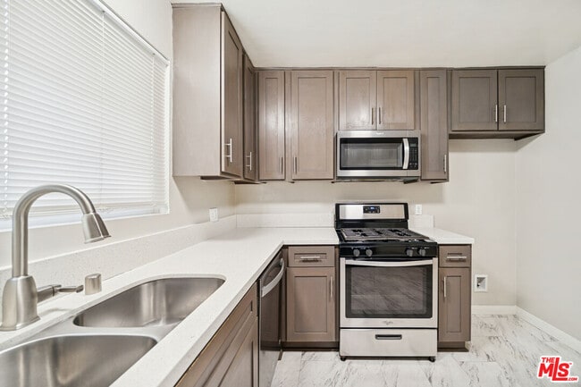 Foto del edificio - 3652 Carmona Ave