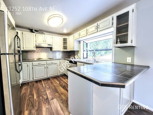 Building Photo - Classic 5 bedroom home sits at desirable K...