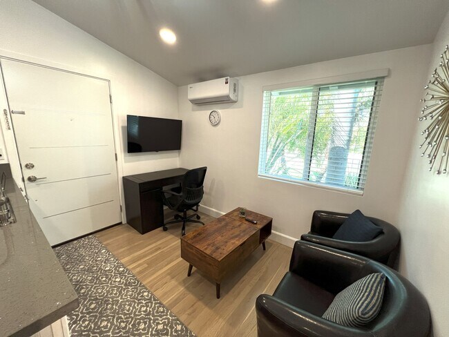 Livingroom - 6510 Comanche Ave