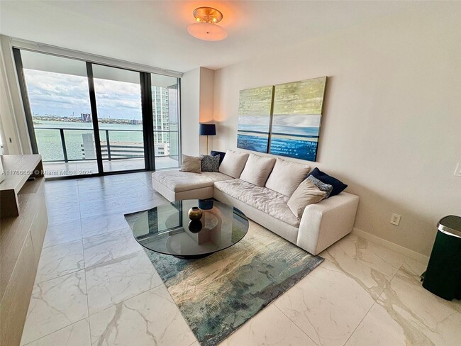 Foto del edificio - 650 NE 32nd St