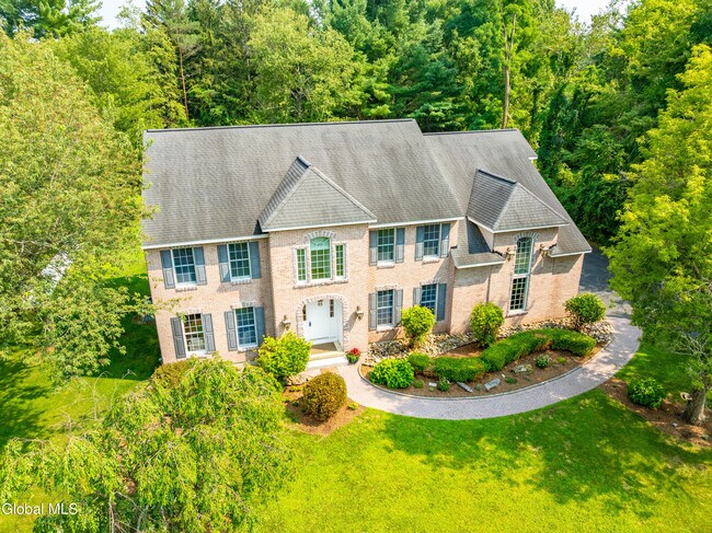 Foto del edificio - 24 Forest Dr