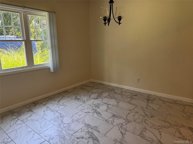 Building Photo - 289 Myers Corners Rd