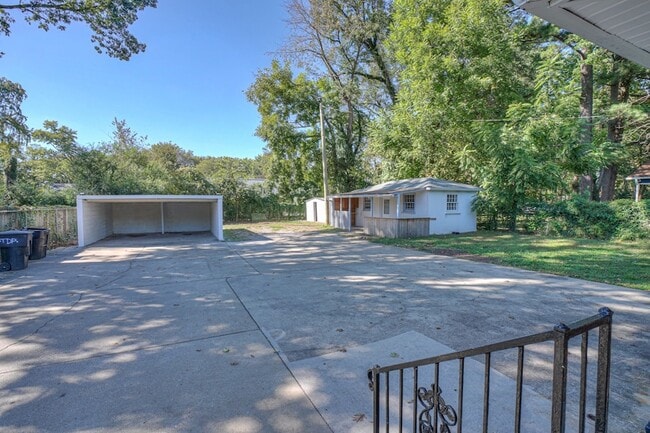 Building Photo - 1827 Middle Tennessee Blvd