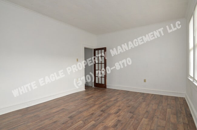Building Photo - 208 Olyphant Ct