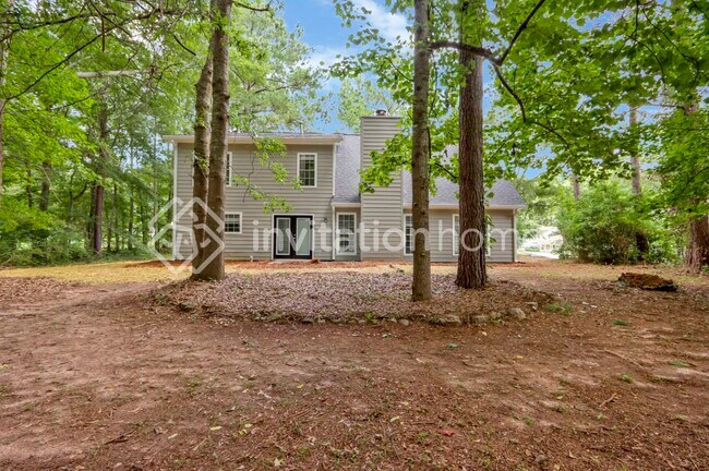 Building Photo - 335 Lakeside Dr