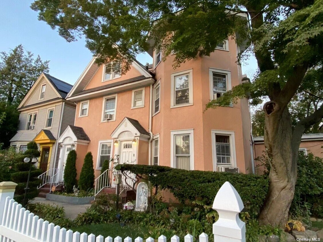 Foto principal - 85-17-85115 115th St