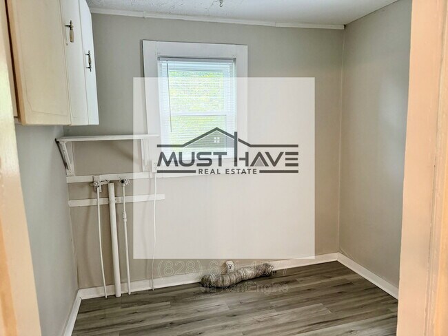 Foto del edificio - 515 Ridgeway Pl SW