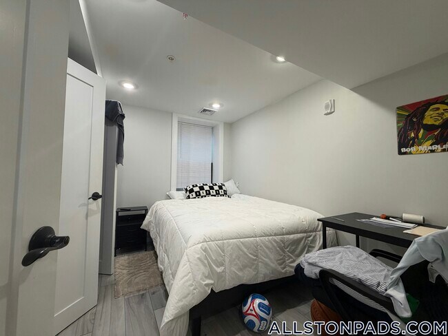 Foto del edificio - 79 Linden St