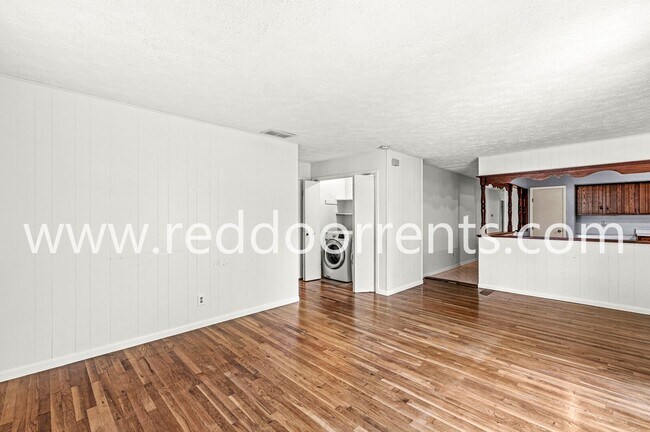 Building Photo - ?MOVE-IN SPECIAL: HALF OFF THE FIRST MONTH...