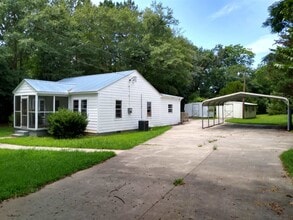 Building Photo - 113 Maple St