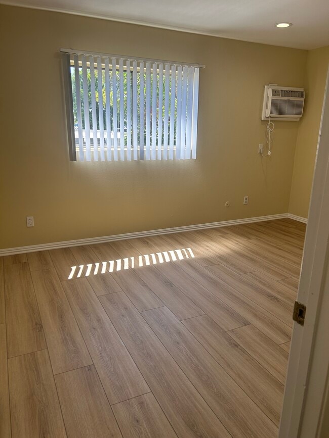 Building Photo - 18650 Hatteras St