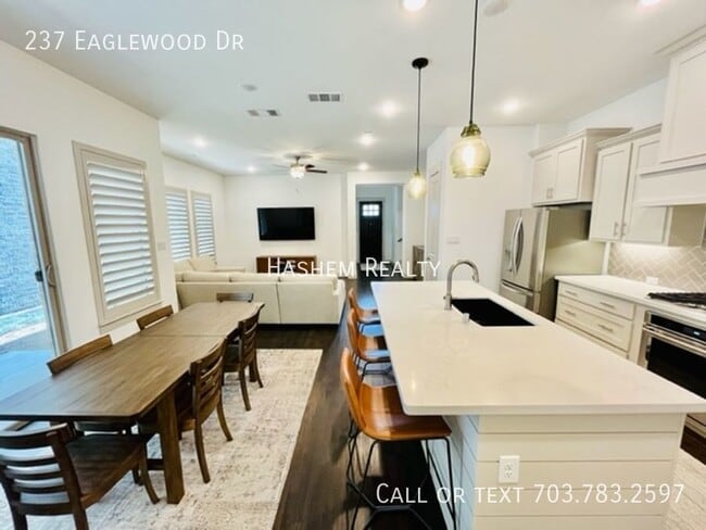 Building Photo - 237 Eaglewood Dr