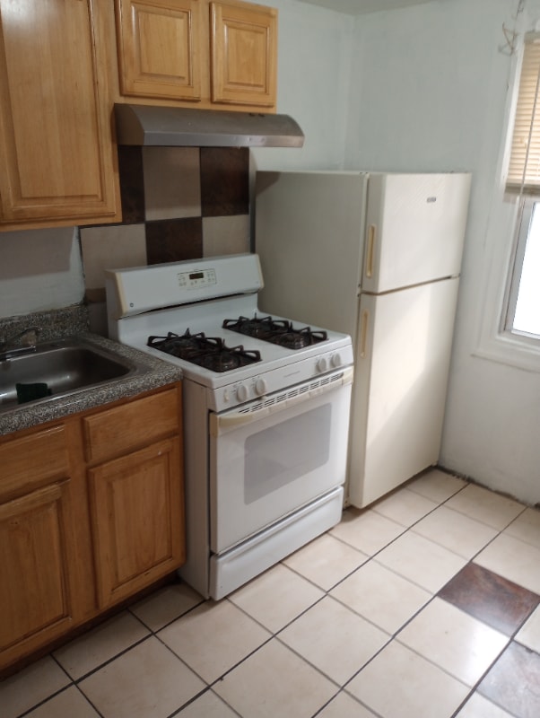 Building Photo - 16xx W Juniata St