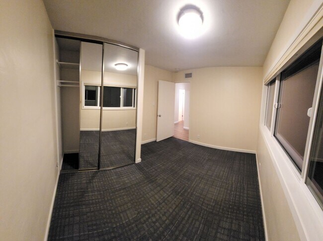 Foto del edificio - 5 bed 3.5 bath home close to campus!