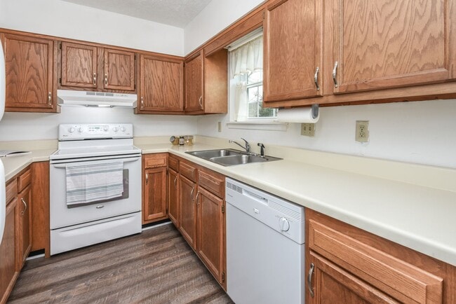 Building Photo - Updated & Inviting Skiffes Creek Townhome ...