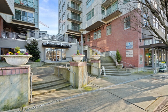 Foto del edificio - 1100 106th Ave NE