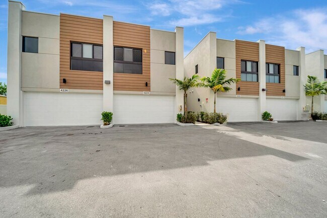 Foto del edificio - 4224 NE 7th Terrace