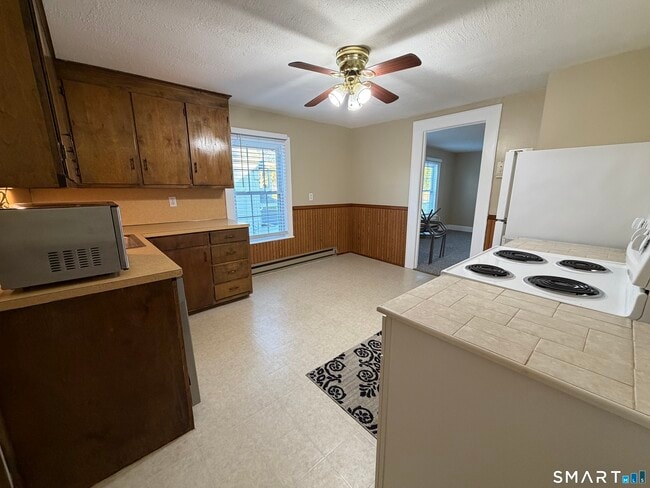 Building Photo - 38 Twining St