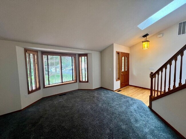 Building Photo - PENDING APPLICATION; Dog Friendly - Spacio...