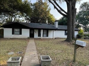 Building Photo - 903 Joel Dr