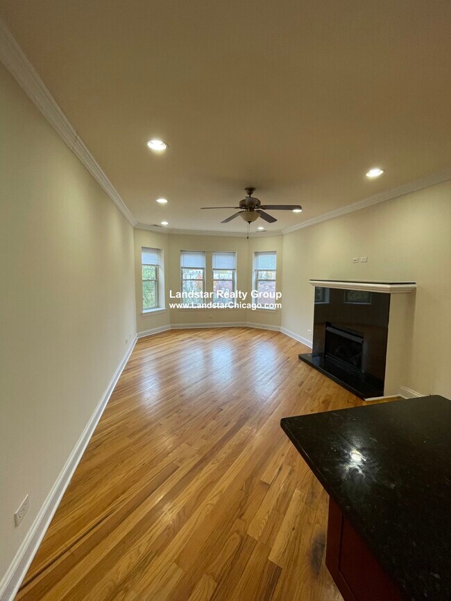 Building Photo - 6949 N Oakley Ave