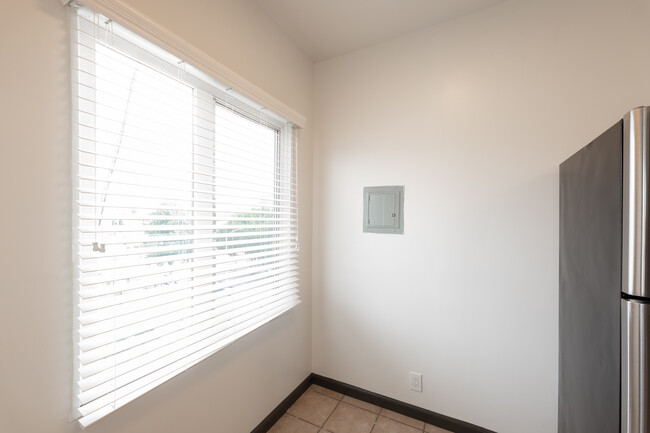 Building Photo - Elmwood Apartments