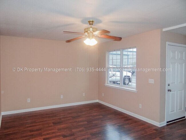 Foto del edificio - 501 Corey Cir