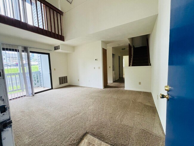 Building Photo - 2 Bedroom 2 Bath Condo with Loft