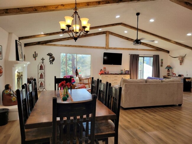 Building Photo - Fully Furnished Upgraded Home in Alto Lake...