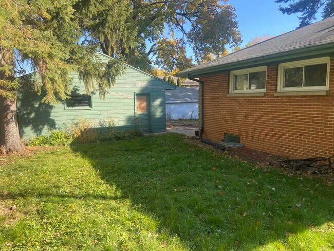 Building Photo - 714 Badger Ave